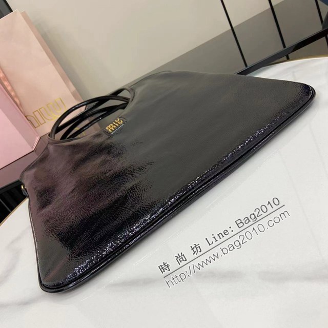 MIU MIU專櫃繆繆最新款Naplak油蠟漆皮革托特包 jh2902型號：5BG231